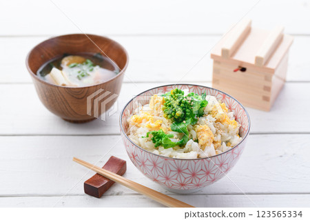 油菜花炒蛋飯 油菜花炒蛋飯 123565334