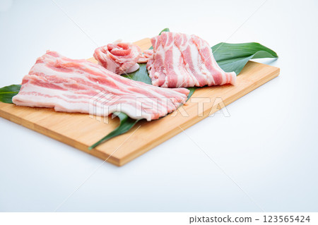 新鮮五花肉 123565424