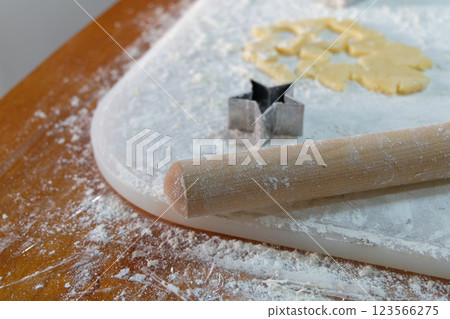 製作餅乾 製作餅乾 123566275