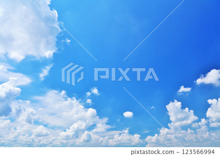 夏天藍天和雲彩 夏天藍天和雲彩 123566994