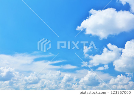 夏天藍天和雲彩 夏天藍天和雲彩 123567000