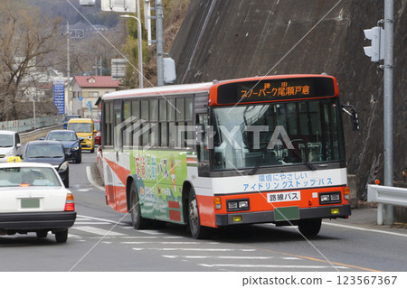 Kan'etsu Kotsu: Passenger and cargo mixed-cargo wrapping bus (Numata City, Gunma Prefecture) 123567367