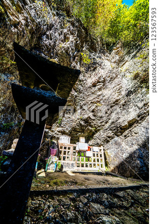日龍寺高澤觀音寺院內的景色，該寺有一座由北條政子捐贈的寶塔 123567593