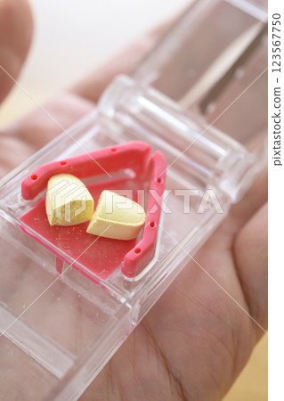 Pill cutter 123567750
