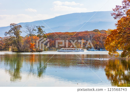 北海道的秋天：大沼公園的紅葉 123568743