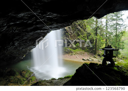 Urami Falls (Ryuto Falls: Unnan City) Urami Falls (Ryuto Falls: Unnan City) 123568790