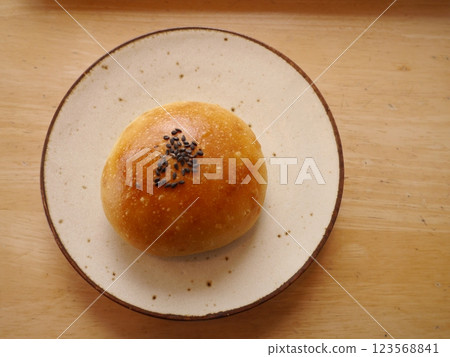 白盤子裡的豆包 123568841