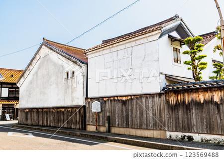 Tottori Kurayoshi White-Walled Storehouses: White-Walled Storehouses along Tamagawa River Tottori Kurayoshi White-Walled Storehouses: White-Walled Storehouses along Tamagawa River 123569488