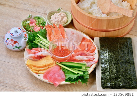 Image of hand-rolled sushi. Salmon roe, shrimp, tuna, salmon, tuna mayonnaise, etc. 123569891
