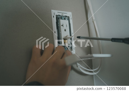 Electrical worker  123570088