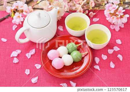 Hanami dango, hanami dango, three-color dango. The image of spring. 123570617