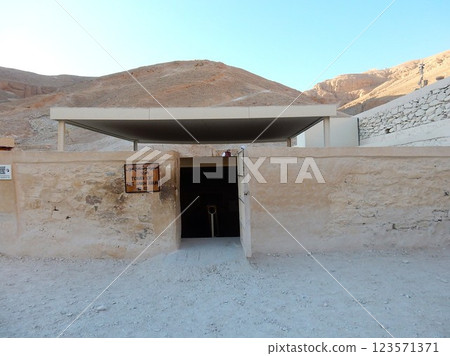 Entrance to King Tutankhamun's tomb 123571371