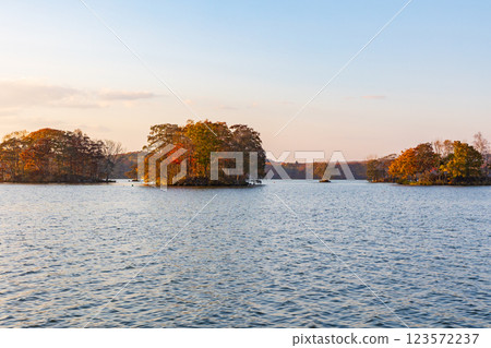Hokkaido in autumn: Autumn leaves at Onuma Park, Onuma at dusk Hokkaido in autumn: Autumn leaves at Onuma Park, Onuma at dusk 123572237