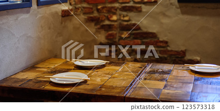 餐廳內部，餐桌座位 123573318