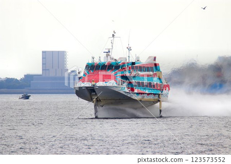 連接伊豆諸島的飛魚…穿梭於東京港的“噴射水翼船” 123573552