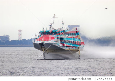 連接伊豆諸島的飛魚…穿梭於東京港的“噴射水翼船” 連接伊豆諸島的飛魚…穿梭於東京港的“噴射水翼船” 123573553