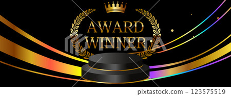 帶有奢華月桂花環和帶線條的底座的橫幅 - 黑色和彩虹金色 帶有奢華月桂花環和帶線條的底座的橫幅 - 黑色和彩虹金色 123575519