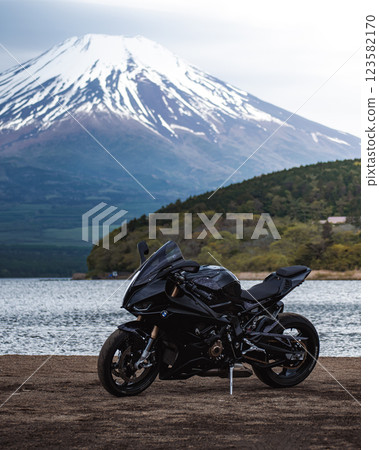 Mount Fuji  123582170