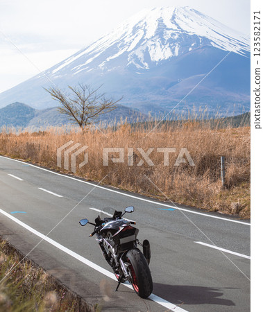 富士山 123582171