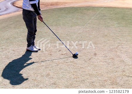 Image of a driver's routine in golf [Winter] 123582179