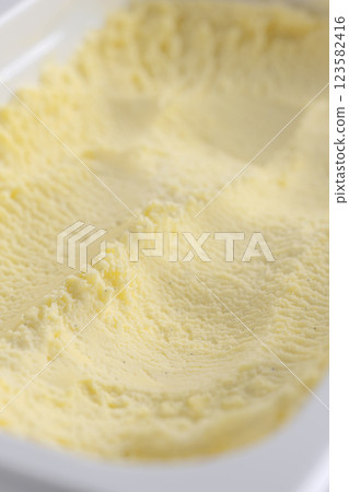 The creamy texture of vanilla ice cream 123582416