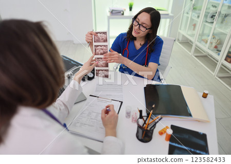 Collaboration and Consultation Among Medical Professionals Using Diagnostic Images for Analysis Collaboration and Consultation Among Medical Professionals Using Diagnostic Images for Analysis 123582433