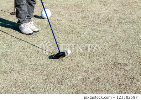 Image of a driver's routine in golf [Winter] 123582587