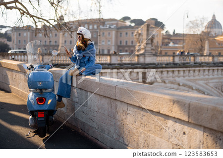 Stylish Traveler in Rome 123583653