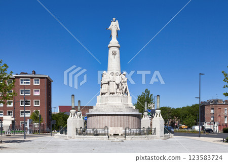 The War memorial in Amiens 123583724