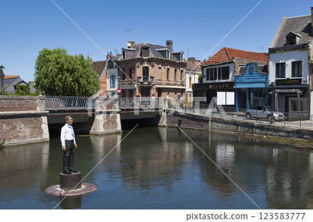 The Dodane bridge in Amiens 123583777