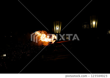 Todaiji Nigatsu-do Omizutori 123584023