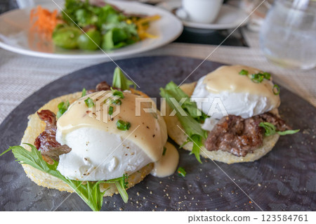 北海道東山新雪谷村麗思卡爾頓酒店珍藏早餐和牛班尼迪克蛋 123584761