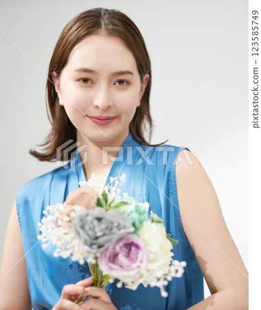有花束的少婦 有花束的少婦 123585749