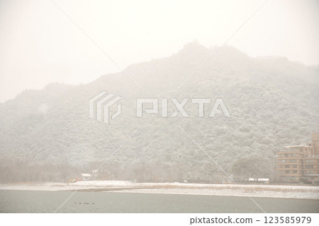 Gifu: Snow-covered Nagara River, Gifu Castle Tower and Mount Kinka 3 Gifu: Snow-covered Nagara River, Gifu Castle Tower and Mount Kinka 3 123585979