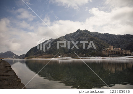 岐阜:積雪的長良川、岐阜城天守閣、金華山 9 岐阜:積雪的長良川、岐阜城天守閣、金華山 9 123585986