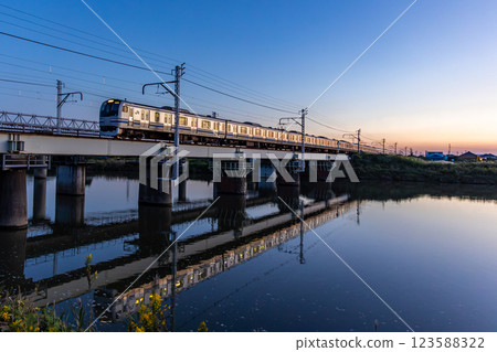 日落時的鐵路橋 日落時的鐵路橋 123588322