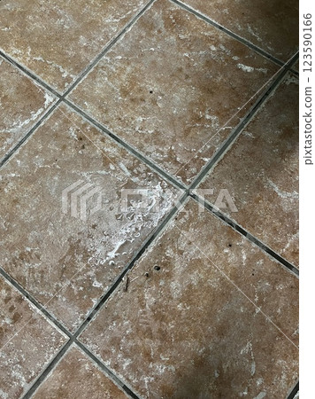 Dirty floor during work on site 123590166