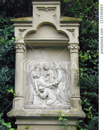 耶穌埋葬地，聖馬丁教堂，德國萊茵河畔林茨，路標十字架 123590863