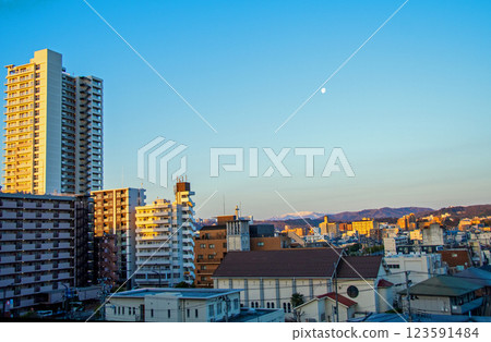 仙台，樹木之城，北仙台市青葉區，從北仙台市青葉區望去藏王山脈的殘雪 仙台，樹木之城，仙台，從北仙台市青葉區望去藏王山脈的殘雪 123591484