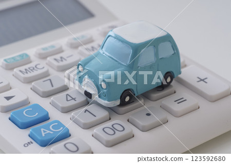 汽車和金錢的形象 123592680