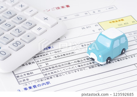 Image of a car loan contract 123592685
