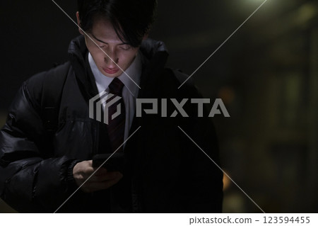 深夜回家的商人 123594455
