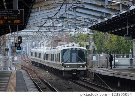 Osaka Loop Line 221 series train arriving at Osakajokoen Station 123595094