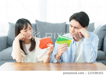 已婚夫婦的財務問題 已婚夫婦的財務問題 123596301