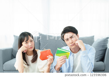 已婚夫婦的財務問題 123596306