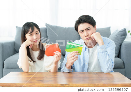 已婚夫婦的財務問題 123596307