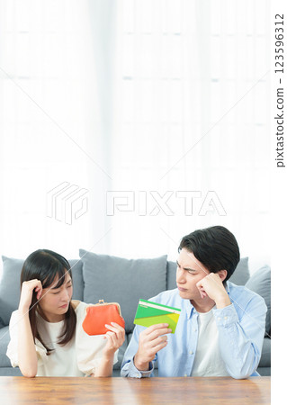 Married couple money troubles 123596312