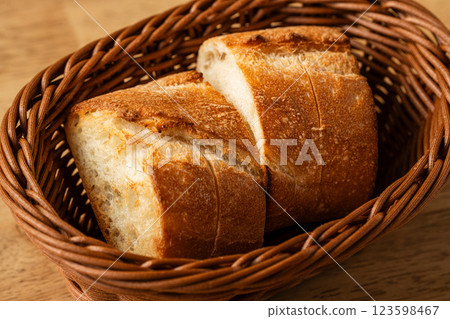 籃子裡的長棍麵包 123598467