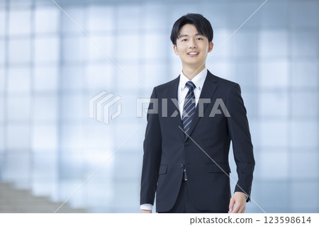 Business, end of life, young man wearing a suit 123598614