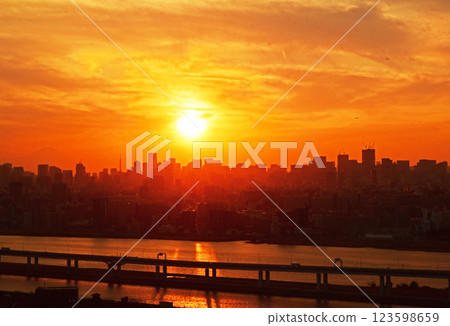 黑暗中的城市 123598659